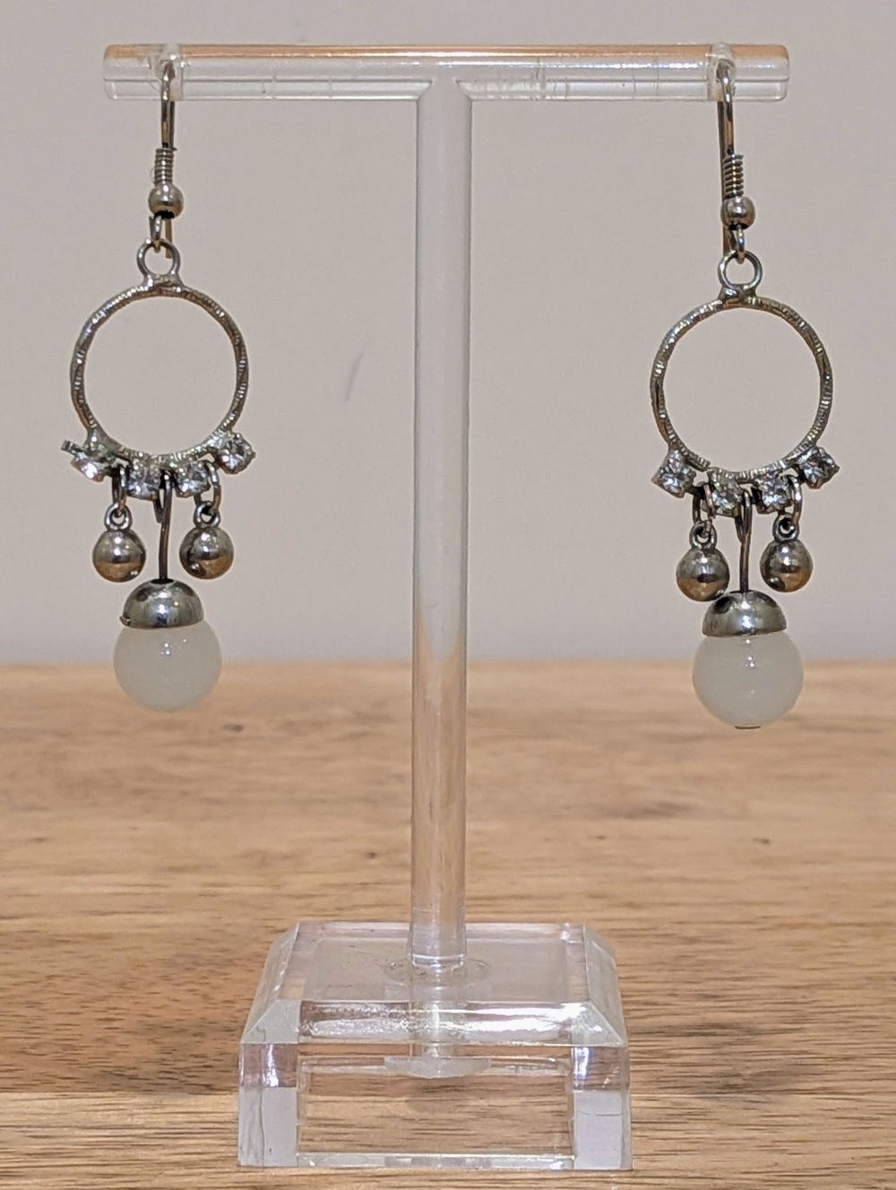 EUC Y2K 0.75" Silvertone Dangle Hoop Earrings with Rhinestones and White Drops